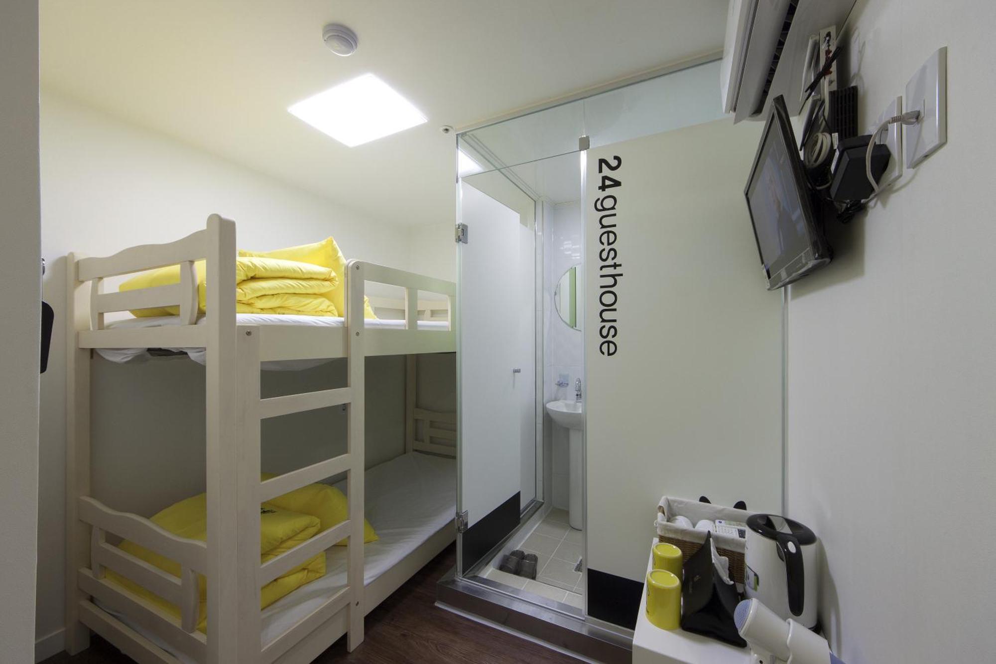 24 Guesthouse Myeongdong Town Сеул Номер фото