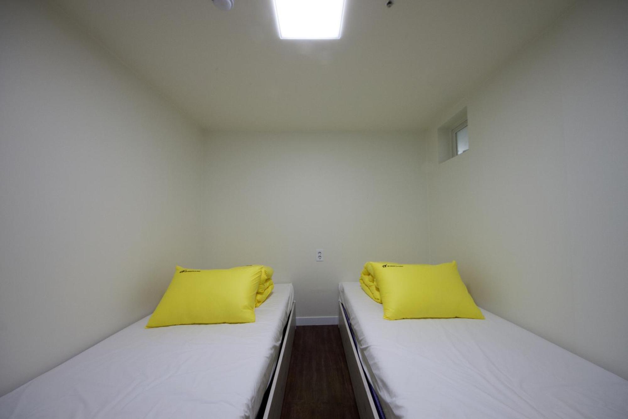 24 Guesthouse Myeongdong Town Сеул Номер фото